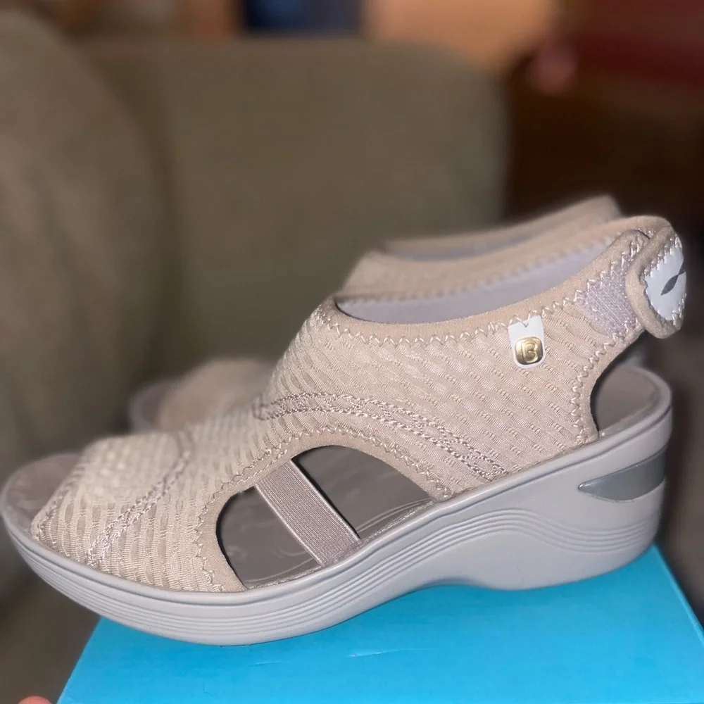 Bzees Dream Light Beige Textured Sandals-New-Size 6 - Picture 4 of 9